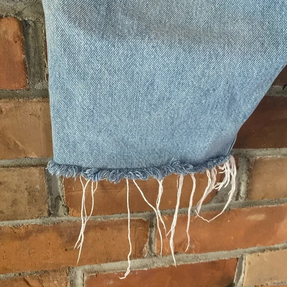 LEVI’S 501 distressed mid thigh shorts button fly light wash denim size 25 - Picture 6 of 6